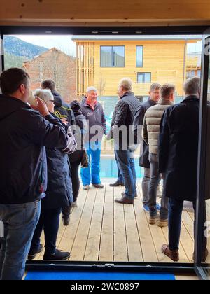 Kreischberg, Murau, Steiermark, Österreich: Tag der offenen Tür, Eröffnung Almdorfbau, Chalets Kreischberg Lodges, Bauer Teppich, Empfang Kreischberg *** Kreischberg, Murau, Steiermark, Österreich Tag der offenen Tür, Eröffnung des Almdorfbaus, Chalets Kreischberg Lodges, Bauernteppich, Rezeption Kreischberg Stockfoto