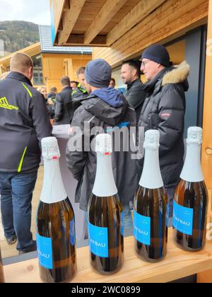 Kreischberg, Murau, Steiermark, Österreich: Tag der offenen Tür, Eröffnung Almdorfbau, Chalets Kreischberg Lodges, Bauer Teppich, Empfang Kreischberg *** Kreischberg, Murau, Steiermark, Österreich Tag der offenen Tür, Eröffnung des Almdorfbaus, Chalets Kreischberg Lodges, Bauernteppich, Rezeption Kreischberg Stockfoto