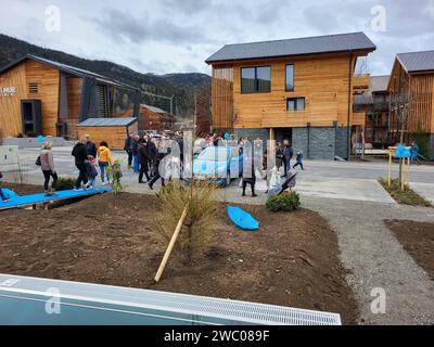 Kreischberg, Murau, Steiermark, Österreich: Tag der offenen Tür, Eröffnung Almdorfbau, Chalets Kreischberg Lodges, Bauer Teppich, Empfang Kreischberg *** Kreischberg, Murau, Steiermark, Österreich Tag der offenen Tür, Eröffnung des Almdorfbaus, Chalets Kreischberg Lodges, Bauernteppich, Rezeption Kreischberg Stockfoto