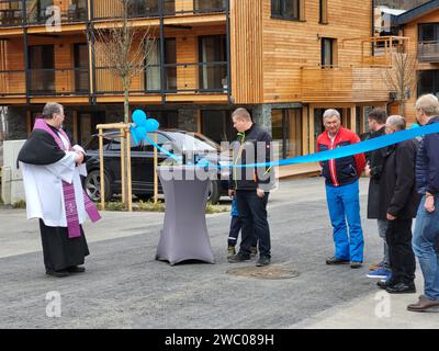Kreischberg, Murau, Steiermark, Österreich: Tag der offenen Tür, Eröffnung Almdorfbau, Chalets Kreischberg Lodges, Bauer Teppich, Empfang Kreischberg *** Kreischberg, Murau, Steiermark, Österreich Tag der offenen Tür, Eröffnung des Almdorfbaus, Chalets Kreischberg Lodges, Bauernteppich, Rezeption Kreischberg Stockfoto
