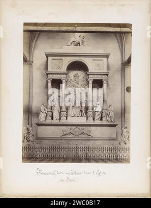 Grabdenkmal des Tizians in der Basilika di Santa Maria Gloriosa dei Frari in Venedig, Carlo Ponti, 1860 - 1881 Fotografie Teil des topographischen Albums von Venedig 1881. Venedig fotografische Unterstützung Albumendruck Denkmal, Statue. Grabbau, Monumentalgrab Basilika Santa Maria Gloriosa dei Frari Stockfoto