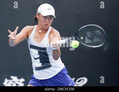 Melbourne, Australien. Januar 2024. Wang Xiyu aus China nimmt am 13. Januar 2024 an einem Training vor dem Australian Open Tennis Turnier 2024 in Melbourne Teil. Quelle: Wang Shen/Xinhua/Alamy Live News Stockfoto