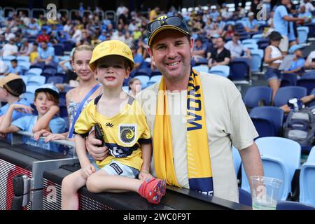 Sydney, Australien. Januar 2024. Die Fans der Central Coast Mariners während des Australia League-Spiels zwischen den Central Coast Mariners und Melbourne Victory im Allianz Stadium in Sydney, Australien am 13. Januar 2024. Foto von Peter Dovgan. Nur redaktionelle Verwendung, Lizenz für kommerzielle Nutzung erforderlich. Keine Verwendung bei Wetten, Spielen oder Publikationen eines einzelnen Clubs/einer Liga/eines Spielers. Quelle: UK Sports Pics Ltd/Alamy Live News Stockfoto