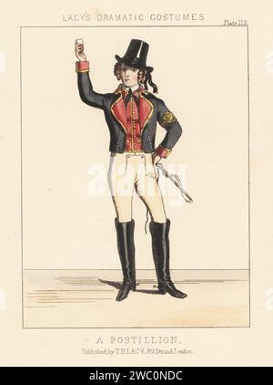 Postillion, der ein Glas in einem Toast hob, 18. Jahrhundert. Postkutsche in Uniform mit hohem Hut, Jacke mit Armband, Weste, Reithose, Stiefel mit Sporen, eine Peitsche halten. Handkolorierte Lithografie aus Thomas Hailes Lacy's Male Costumes, Historical, National and Dramatic in 200 Plates, London, 1865. Lacy (1809–1873) war ein britischer Schauspieler, Dramatiker, Theatermanager und Verleger. Stockfoto