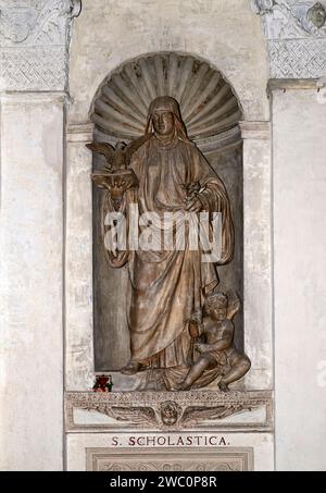 S. Scolastica - statua in Terrakotta - Antonio Begarelli - 1559 - San Benedetto Po (Mn) Abbazia di San Benedetto Stockfoto