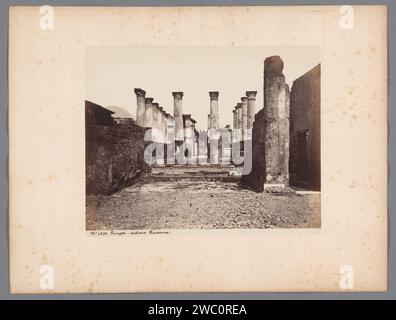 Überreste des Hauses Ariadne in Pompeji, Italien, Giorgio Sommer (zugeschrieben), 1857 - 1875 Foto Pompeji Karton. Papieralbumendruck Ruine einer Wohnung, eines Hauses, einer Burg usw. Pompeji Stockfoto