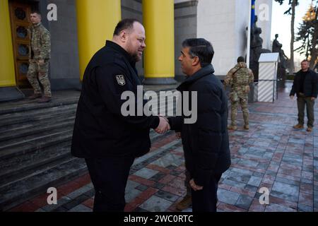 Britischer Premierminister Rishi Sunak am 12.01.2024 in Kiew-wird von Ruslan Stephanschuk begruesst. Treffen des Präsidenten der Ukraine und des Premierministers des Vereinigten Königreichs in Kiew Foto:das Präsidialbüro der Ukraine über SVEN SIMON *** der britische Premierminister Rishi Sunak am 12. 01 2024 in Kiew wird von Ruslan Stefantschuk begrüßt Minister des Vereinigten Königreichs in Kiew Foto das Präsidialbüro der Ukraine über SVEN SIMON Fotoagent Stockfoto