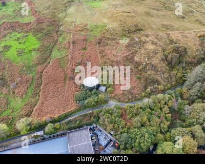 Luftaufnahme des Wasserspeichers Kilcar in County Donegal - Irland. Stockfoto