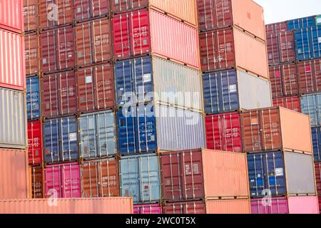 Containerwand viele Container Stockfoto