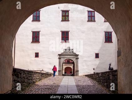 Lacko, Schweden - 29. Mai 2023: Innenhof des schwedischen Barockschlosses Lacko am Vanersee in der Gemeinde Lidkoping. Stockfoto