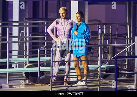 Sam Dylan und Laura Wontorra - Livesendung des RTL Turmspringen 2024 im Berliner Velodrom am 12.01.2024. RTL Turmspringen - Livesendung *** Sam Dylan und Laura Wontorra Live-Übertragung der RTL Turmspringen 2024 im Berliner Velodrom am 12 01 2024 RTL Turmspringen Live-Übertragung Stockfoto