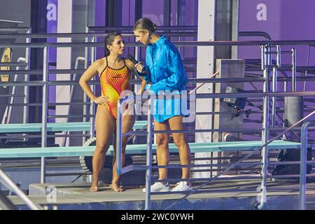 Aurelia Lamprecht und Laura Wontorra - Livesendung des RTL Turmspringen 2024 im Berliner Velodrom am 12.01.2024. RTL Turmspringen - Livesendung *** Aurelia Lamprecht und Laura Wontorra Live-Übertragung der RTL Turmspringen 2024 im Berliner Velodrom am 12 01 2024 RTL Turmspringen Live-Übertragung Stockfoto