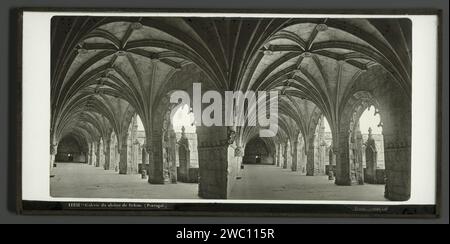Kloostergang van Het Mosteiro Dos Jerónimos in Lissabon, Ferrier Vater -Sohn und Soulier & Lévy Sr., 1864 - 1873 Fotografieren Lissabon Glasscheiben Teile des Kircheninnenraums: Ambulantes Kloster Jeronimos Stockfoto