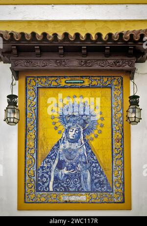 Fliesenbild der Jungfrau, Plakette am Convento de Capuchinos in Cordoba, Andalusien, Spanien Stockfoto