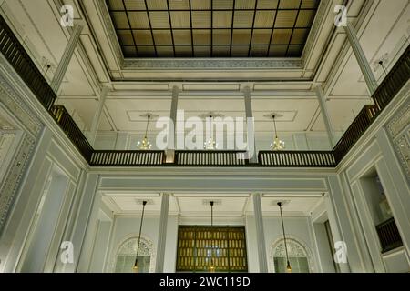 Teheran (Teheran), Iran, 06.25.2023: Im Inneren des Niavaran Palace Complex, Architekturdetails des modernen Iran. Stockfoto