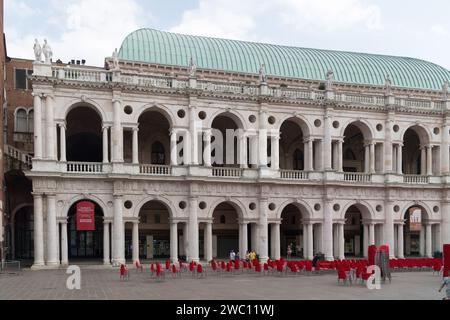 Palladianusbasilika Palladiana im 16. Jahrhundert von Andrea Palladio auf der Piazza dei Signori im historischen Zentrum von Vicenza, Provinz Vic Stockfoto