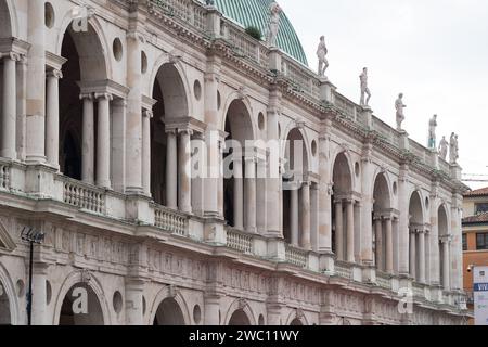 Palladianusbasilika Palladiana im 16. Jahrhundert von Andrea Palladio auf der Piazza dei Signori im historischen Zentrum von Vicenza, Provinz Vic Stockfoto