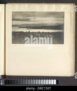 Landschaft rund um das Bodenmeer bei Schloss Spetzgart, einem Zweig der Schule Schloss Salem, um 1929 Foto Teil des Fotoalbums der Schule Schloss Salem. Überlingen am Bodensee fotografische Unterstützung Gelatine Silberdruck Ausbildung. see. Bergmeer. Überlingen am Bodensee. Schloss Spetzgart Stockfoto