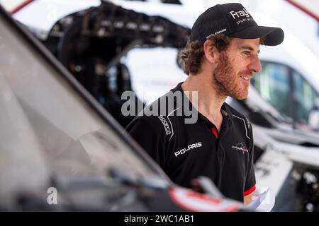 Riad, Arabie Saoudite. Januar 2024. DE SOULTRAIT Xavier (fra), Sébastien Loeb Racing - Bardahl Team, Polaris RZR Pro R, FIA SSV, Porträt während des Ruhetages der Dakar 2024 am 13. Januar 2024 in Riad, Saudi-Arabien - Foto Julien Delfosse/DPPI Credit: DPPI Media/Alamy Live News Stockfoto