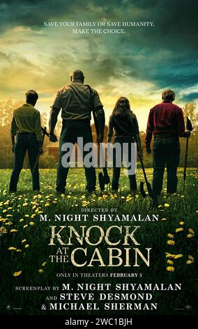 Knock at the Cabin (2023) von M. Night Shyamalan mit Dave Bautista, Jonathan Groff und Ben Aldridge. Während des Urlaubs werden ein Mädchen und ihre Eltern von bewaffneten Fremden als Geiseln genommen, die verlangen, dass die Familie eine Entscheidung trifft, um die Apokalypse abzuwenden. US-Poster mit einem Blatt ***NUR FÜR REDAKTIONELLE ZWECKE***. Quelle: BFA / Universal Pictures Stockfoto