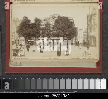 Blick auf das Museum Boymans im Schielandshuis in Rotterdam, um 1867 - um 1900 Fotografie. Kabinettfoto Teil des Leporelloalbums mit Fotos aus Rotterdam. Rotterdam-Karton. Fotografische Unterstützung Albumendruck Brücke im Dorf über Fluss, Kanal usw. Viadukt. Bahn, Zug Schielandshuis Stockfoto