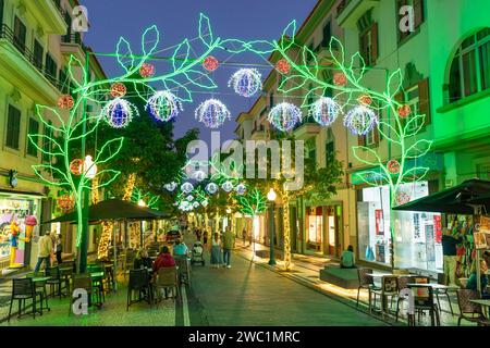 Madeira Funchal Madeira Funchal Stadtzentrum Rua Dr. Fernão de Ornelas 56 Weihnachtsdekorationen Straßenbeleuchtung Funchal Madeira Portugal EU Europa Stockfoto