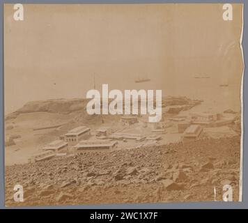 Blick auf die Küste von Aden, Anonym, 1851 - 1900 Foto Aden Papier Albumendruck Küste Aden Stockfoto