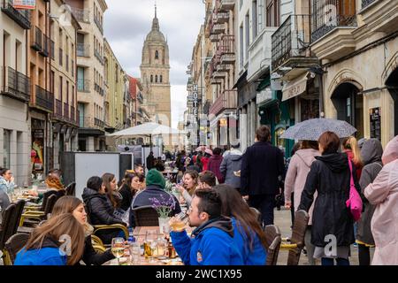 terrazas de Restaurante al aire libre, Salamanca, comunidad Autónoma de Castilla y León, Spanien Stockfoto