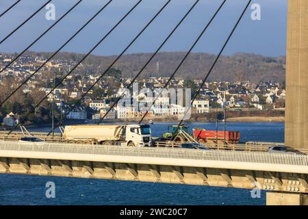 Blick von der Brücke Pont Albert-Louppe auf die Brücke Pont de l Iroise über den Elorn bei der Mündung in die Bucht Rade de Brest, hinten Le Relecq-Kerhuon, Plougastel-Daoulas, Departement Finistere Penn-AR-Bed, Region Bretagne Breizh, Frankreich *** Blick von der Brücke Pont Albert Louppe auf die Brücke Pont de l Iroise über den Elorn an der Mündung der Bucht Rade de Brest, hinter Le Relecq Kerhuon, Plougastel Daoulas, Departement Finistere Penn AR Bed, Region Bretagne Breizh, Frankreich Stockfoto