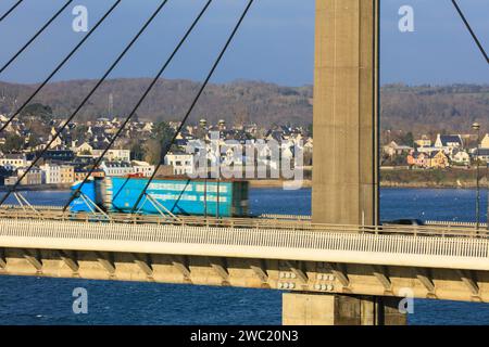 Blick von der Brücke Pont Albert-Louppe auf die Brücke Pont de l Iroise über den Elorn bei der Mündung in die Bucht Rade de Brest, hinten Le Relecq-Kerhuon, Plougastel-Daoulas, Departement Finistere Penn-AR-Bed, Region Bretagne Breizh, Frankreich *** Blick von der Brücke Pont Albert Louppe auf die Brücke Pont de l Iroise über den Elorn an der Mündung der Bucht Rade de Brest, hinter Le Relecq Kerhuon, Plougastel Daoulas, Departement Finistere Penn AR Bed, Region Bretagne Breizh, Frankreich Stockfoto