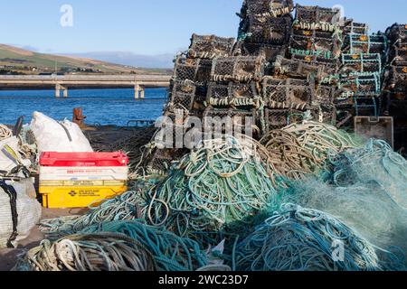 Seile und Hummertöpfe am Portmagee Harbour Quay, County Kerry, Irland Stockfoto