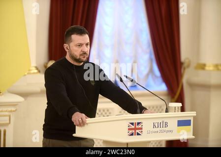 Nicht exklusiv: KIEW, UKRAINE - 12. JANUAR 2024 - ukrainischer Präsident Wolodymyr Zelenskyj nimmt an einem Briefing nach der Unterzeichnungszeremonie der Sicherheitsbehörde Teil Stockfoto
