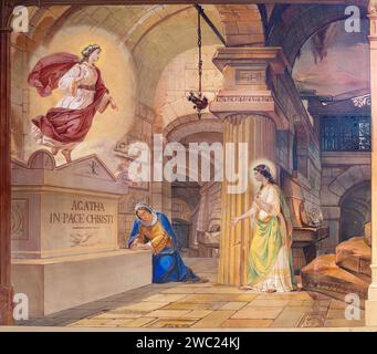 VICENZA, ITALIEN - 7. NOVEMBER 2023: Das Fresko von St. Lucia am Grab der St. Agatha in der Kirche Chiesa di Santa Lucia von Rocco Pittaco (1862). Stockfoto