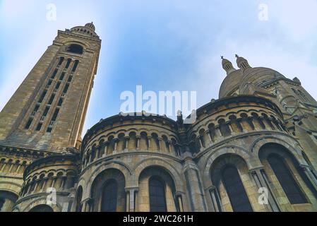 Kathedrale Basilika Sacre-Coeur vor einem klaren blauen Himmel Stockfoto