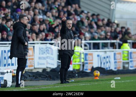 Shaun Maloney, Trainer von Wigan Athletic, während der ersten Hälfte des Spiels der Sky Bet League 1 zwischen Northampton Town und Wigan Athletic im PTS Academy Stadium, Northampton am Samstag, den 13. Januar 2024. (Foto: John Cripps | MI News) Credit: MI News & Sport /Alamy Live News Stockfoto