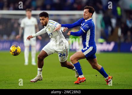 Georginio Rutter von Leeds United und Ryan Wintle von Cardiff City (rechts) kämpfen um den Ball während des Sky Bet Championship-Spiels im Cardiff City Stadium, Wales. Bilddatum: Samstag, 13. Januar 2024. Stockfoto