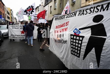 Gegendemonstration zu einer AFD Veranstaltung in Duisburg-Homberg unter dem Motto, kein Platz für Hass und Hetze in Duisburg, fand in Duisburg Homberg eine Gegenveranstaltung zu einer AFD Veranstaltung mit Alice Weidel statt. Anlass war der Neujahrsempfang der AfD. Nach Polizeiangaben demonstriert ca. 2400 Menschen gegen die AFD. Es hatten sich unterschiedlichste Gruppen zur Demonstration zusammengefunden. Die Kirchenkreise Moers, Dinslaken und Duisburg, das Duisburger Bündnis für Toleranz und Zivilcourage, Deutscher Gewerkschaftsbund Niederrhein und weitere politische Gruppen sowie zahlreich Stockfoto