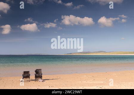 Sonnenliegen im Pollan Strand, County Donegal, Irland Stockfoto