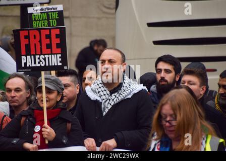 London, Großbritannien. Januar 2024. HUSAM ZOMLOT, Leiter der palästinensischen Mission im Vereinigten Königreich, nimmt an dem marsch Teil. Tausende von Menschen marschierten solidarisch mit Palästina in Zentral-London und forderten einen Waffenstillstand während des Krieges zwischen Israel und der Hamas. Quelle: Vuk Valcic/Alamy Live News Stockfoto