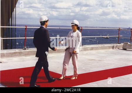 Oresund Link Brige /Denmasrk-Sweden/n14 August 1999 /Histoiral Images swdiswh Kronprinzessin Virocia begrüßt daniosch krunerten Prinzen Frederiks am oresund Link Bridge zwischen Dänemark und schweden mit Zug und Bus und Auto am königlichen Abend von der schwedischen und dänischen Wasser zur schwedischen Seite die königlichen Veranstaltungen von gradn. (Photo.Francis Joseph Dean/Dean Pictures) Stockfoto