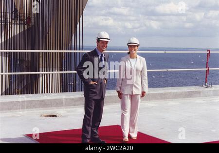 Oresund Link Brige /Denmasrk-Sweden/n14 August 1999 /Histoiral Images swdiswh Kronprinzessin Virocia begrüßt daniosch krunerten Prinzen Frederiks am oresund Link Bridge zwischen Dänemark und schweden mit Zug und Bus und Auto am königlichen Abend von der schwedischen und dänischen Wasser zur schwedischen Seite die königlichen Veranstaltungen von gradn. (Photo.Francis Joseph Dean/Dean Pictures) Stockfoto