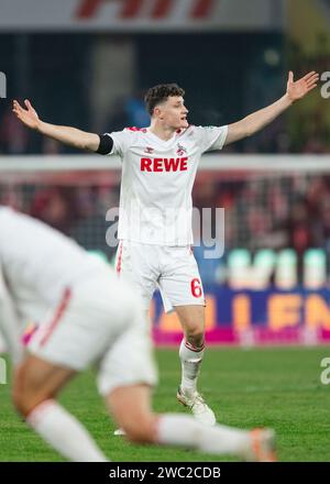 Köln, Deutschland. Januar 2024. Fußball, Bundesliga, Spieltag 17, 1. FC Köln - 1. FC Heidenheim, RheinEnergieStadion: Kölner Eric Martel reagiert während des Spiels. Hinweis: Marius Becker/dpa – WICHTIGER HINWEIS: gemäß den Vorschriften der DFL Deutscher Fußball-Liga und des DFB Deutscher Fußball-Bundes ist es verboten, im Stadion und/oder des Spiels aufgenommene Fotografien in Form von sequenziellen Bildern und/oder videoähnlichen Fotoserien zu verwenden oder zu nutzen./dpa/Alamy Live News Stockfoto