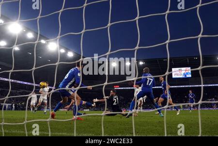 Georginio Rutter von Leeds United erzielte sein drittes Tor während des Spiels der Sky Bet Championship im Cardiff City Stadium, Wales. Bilddatum: Samstag, 13. Januar 2024. Stockfoto