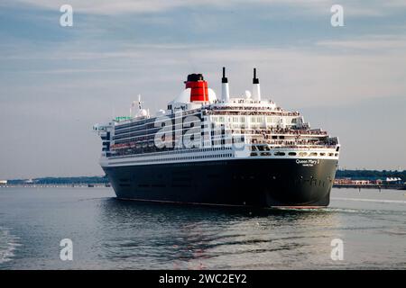 Portsmouth, Großbritannien, 9. September 2014 - Queen Mary II. Kommt im Hafen an Stockfoto