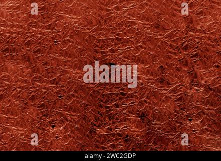Abstrakter Hintergrund der zerknitterten Rotfolie-Nahaufnahme. Stockfoto