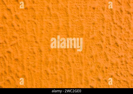 Relief-Textur der orangen Farbe an der Wand. Stockfoto