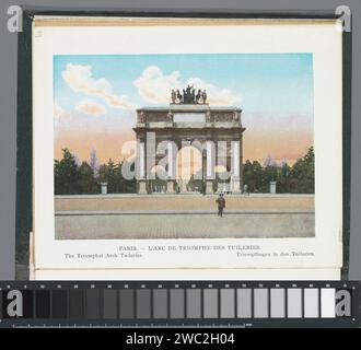 Ansicht des Arc de Triomphe du Carrousel in Paris, um 1900 - um 1930 Foto Teil des Fotoalbums mit Farbaufnahmen von Sehenswürdigkeiten in Paris. Paris Pappe. Papierreisen; Tourismus. Aussicht auf die Stadt, Stadtpanorama, Silhouette der Stadt. Triumphbogen Paris. Carrousel Triumphbogen Stockfoto