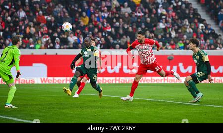 Freiburg Im Breisgau, Deutschland. Januar 2024. Vincenzo Grifo (SC Freiburg, #32) mit einer Grosschance per Kopf, GER, SC Freiburg vs. 1. FC Union Berlin, Sport, Fußball, Herren, Bundesliga, 17. Spieltag, Spielzeit 2023/2024, 13.01.2024, (DFL-VORSCHRIFTEN VERBIETEN JEDE VERWENDUNG VON FOTOGRAFIEN ALS BILDSEQUENZEN UND/ODER QUASI-VIDEO) Foto: Eibner-Pressefoto/Silas Schueller Credit: dpa/Alamy Live News Stockfoto