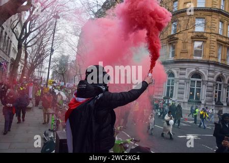 London, Großbritannien. Januar 2024. Tausende von Menschen marschierten solidarisch mit Palästina in Zentral-London und forderten einen Waffenstillstand während des Krieges zwischen Israel und der Hamas. Quelle: Vuk Valcic/Alamy Live News Stockfoto