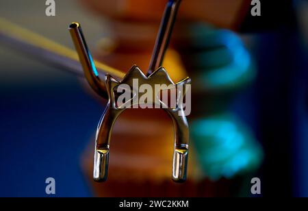 Eine detaillierte Ansicht einer Snooker-Cue-Stick-Brücke am 7. Tag der MrQ Masters im Alexandra Palace, London. Bilddatum: Samstag, 13. Januar 2024. Stockfoto